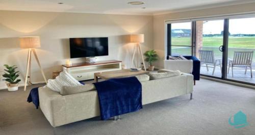 Caves Beach House | Sea Sounds