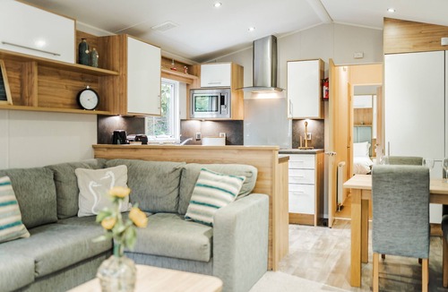 Weybourne Cabin | Sea Squirrel - sleeps 4 guests, High Kelling