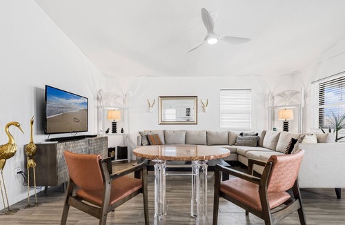 Leeward Sands House | Sea Therapy- Heated Private Saltwater Pool!