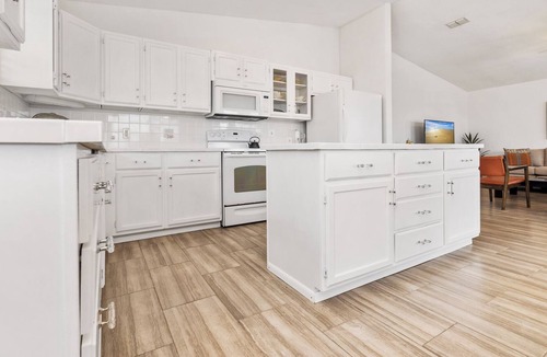 Leeward Sands House | Sea Therapy- Heated Private Saltwater Pool!