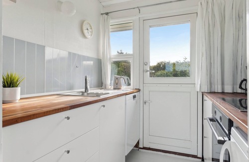 Frolunde House | Sea view 200m to the beach beautiful nature