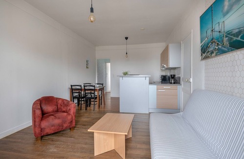 Le Cormier Apartment | Sea view, 50m from the beach, 3 adults, 1 child