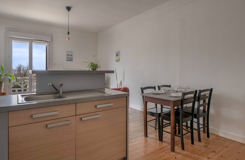 Le Cormier Apartment | Sea view, 50m from the beach, 3 adults, 1 child