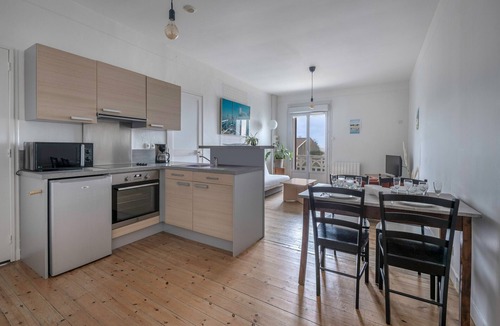 Le Cormier Apartment | Sea view, 50m from the beach, 3 adults, 1 child