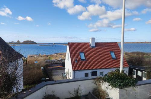 Assens House | Sea View And Calm Near The Shore In Thorøhuse