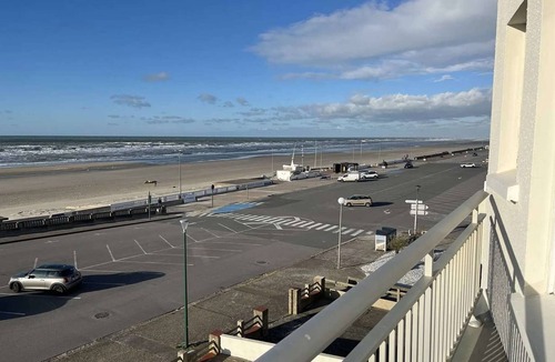 Stella-Plage Apartment | Sea View Apartment, Pets Allowed