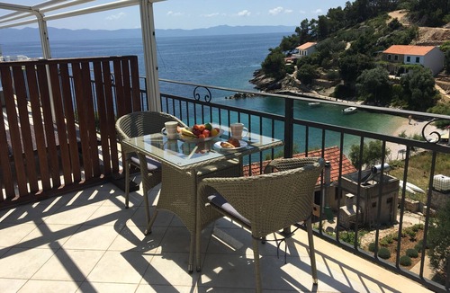 Gdinj Apartment | Sea-view apartment in Island Hvar with terrace