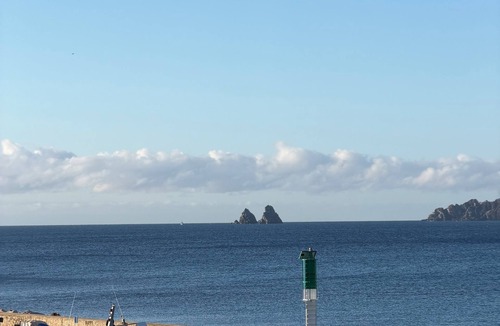 Les Sablettes Apartment | Sea view apartment