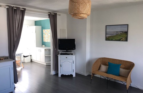 Ambleteuse Apartment | Sea view apartment 2 steps from the beach