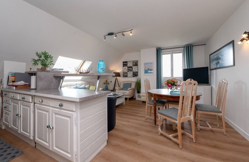 Penvins Apartment | Sea View Apartment Near the Beach – Terrace, Parking
