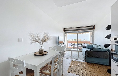 Carnon-Plage Apartment | Sea View Apartment with Terrace & Parking