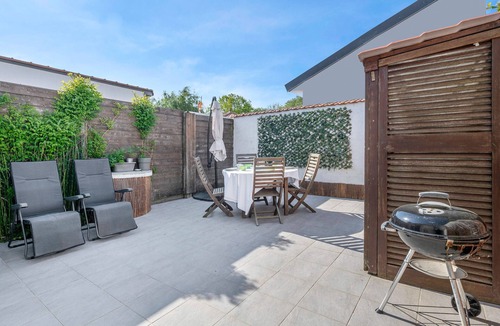 Le Cormier House | Sea view, beach 50m away, House for 4, terrace