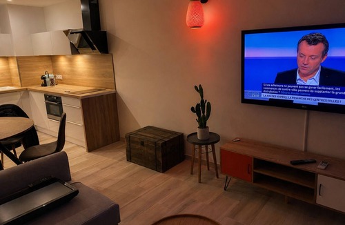 Le Grand Large Apartment | Sea View Escape – Top Floor, A/C, Wi-Fi, Beach
