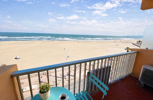 Le Grand Large Apartment | Sea View Escape – Top Floor, A/C, Wi-Fi, Beach