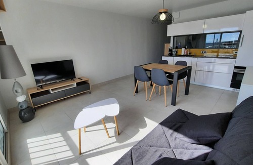 Binic Apartment | Sea view apartment at the foot of the port and beaches