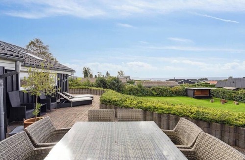 Egsmark Strand House | Sea view holiday home near Ebeltoft