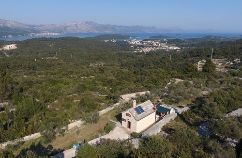 Zrnovo House | SEA VIEW, ROMANCE, SOLE INSERT, 3 KM KORCULA CITY, IDEAL FOR TWO (plus one)