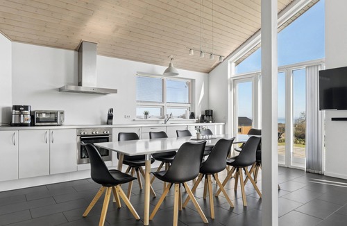 Kettingskov House | Sea view spa and space for the whole family