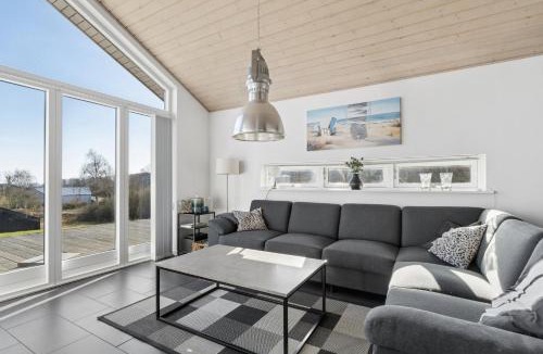 Kettingskov House | Sea View Spa And Space For The Whole Family