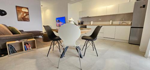 Meterize Apartment | Sea view spacious Archipelago Apartment