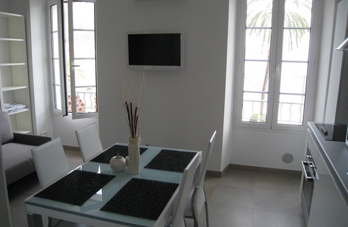 Menton Apartment | SEA VIEW STUDIO - PARKING - GARAVAN