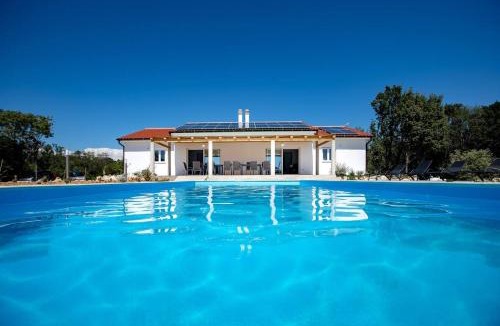 Suha Punta Villa | SEA VIEW VILLA *big pool * BBQ * direct sea access
