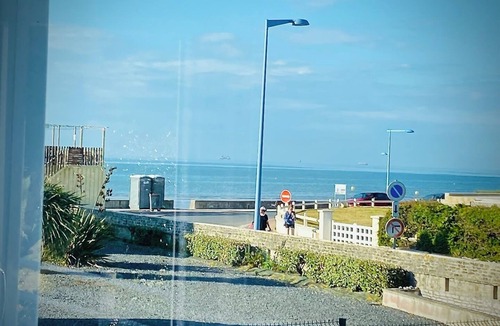 Asnelles House | Sea view villa, sleeps 4.