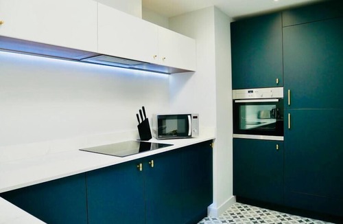 Westbourne Apartment | ❤️❤️❤️❤️❤️Sea View, Walk 2 BEACH, Parking, Netflix