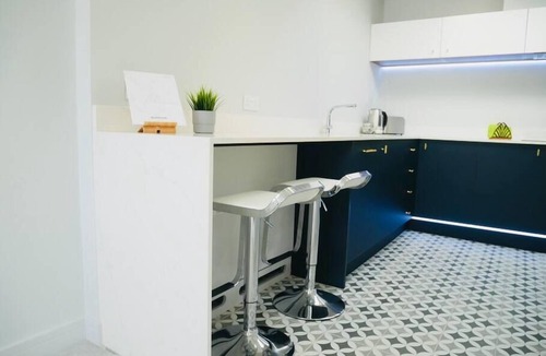 Westbourne Apartment | ❤️❤️❤️❤️❤️Sea View, Walk 2 BEACH, Parking, Netflix