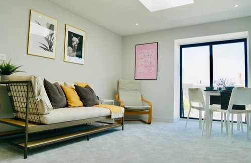 Westbourne Apartment | ❤️❤️❤️❤️❤️Sea View, Walk 2 BEACH, Parking, Netflix