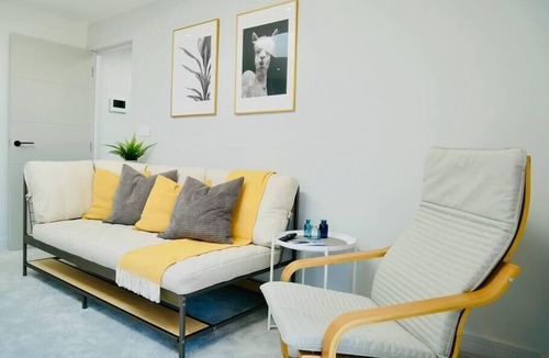 Westbourne Apartment | ❤️❤️❤️❤️❤️Sea View, Walk 2 BEACH, Parking, Netflix