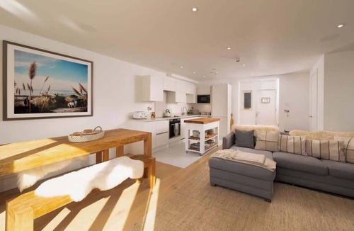 Lynmouth Apartment | Sea View & Window Bath Experience | 2Bed | Balcony