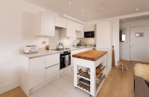 Lynmouth Apartment | Sea View & Window Bath Experience | 2Bed | Balcony