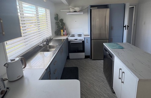 Waihi Beach House | Sea views 3-bedroom Waihi Beach