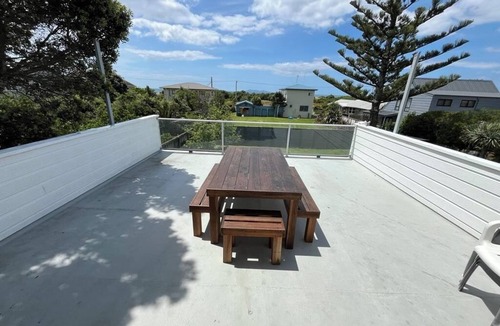 Waihi Beach House | Sea views 3-bedroom Waihi Beach