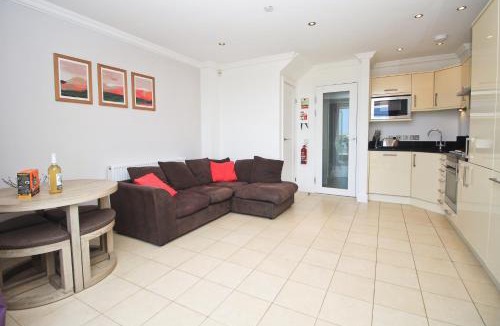 Treyarnon Apartment | SEA VIEWS, beachside apartment with balcony