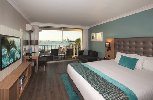 Main Beach Hotel | Sea World Resort