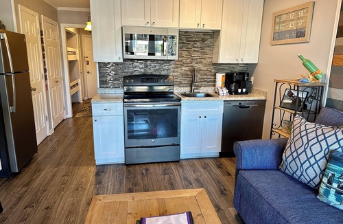 Hilton Head Island Condo | Seabatical-Beautiful ocean view! w/Bikes & Chairs