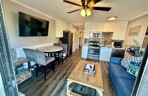 Hilton Head Island Condo | Seabatical-Beautiful ocean view! w/Bikes & Chairs