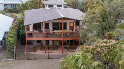 Agnes Water House | Seabreeze - 5 BR w Pool Table - Beachfront