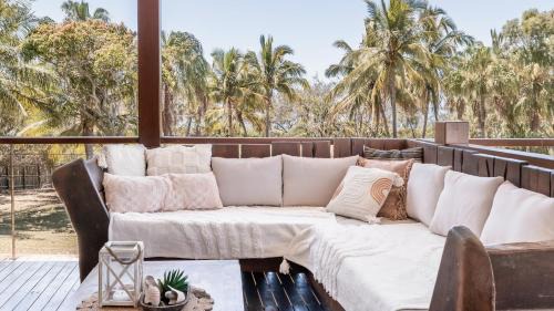 Agnes Water House | Seabreeze - 5 BR w Pool Table - Beachfront