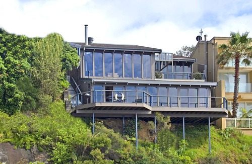 Pearl Beach Apartment | 'Seabreeze' a unique Waterfront/Beachside property