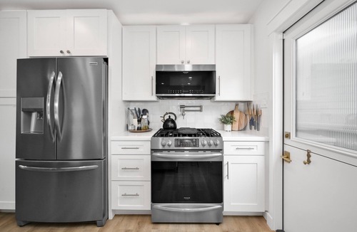 Old Towne House | SeaBreeze Bungalow 2 blocks from beach & steps to Main St.