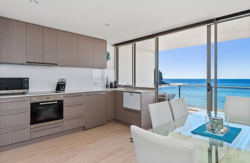 Mona Vale Apartment | Seabreeze - Carefree Absolute Beachfront Living
