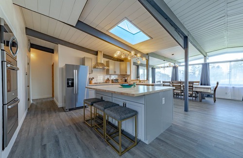 Eureka Ski Chalet | Seabreeze Chalet
