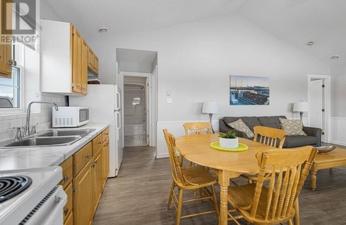 Cap-Pele Cottage | Seabreeze Chalet w/beach access