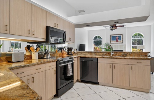 South Gate Ridge House | Seabreeze Pool Retreat.