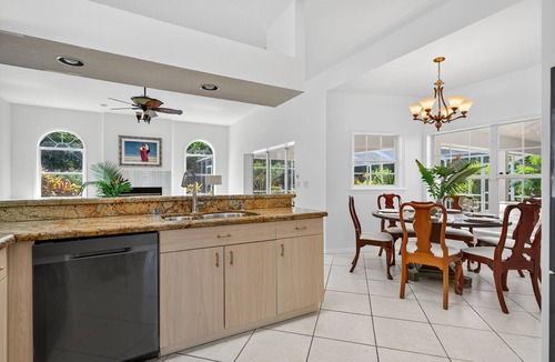 South Gate Ridge House | Seabreeze Pool Retreat.