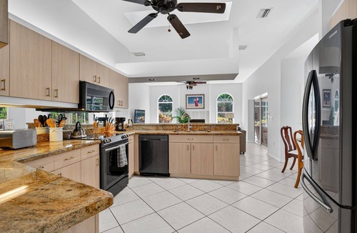South Gate Ridge House | Seabreeze Pool Retreat.