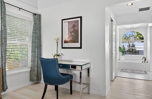 South Gate Ridge House | Seabreeze Pool Retreat.
